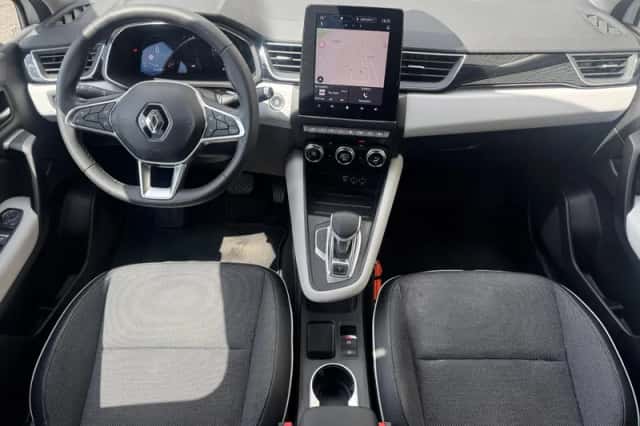 Renault Captur (2021) thumbnail 3