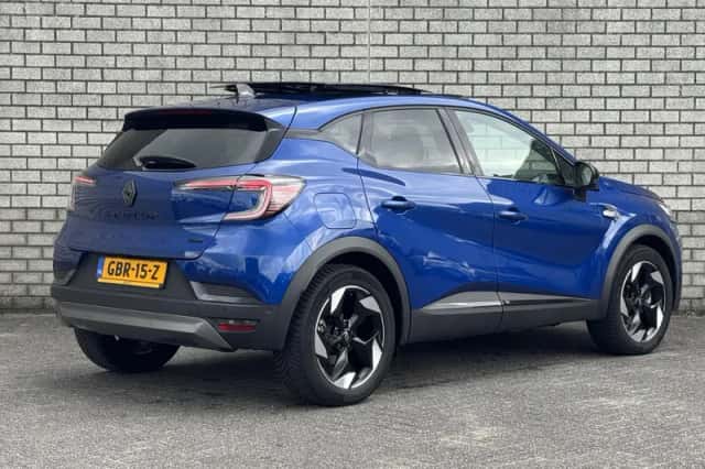 Renault Captur (2024) thumbnail 2