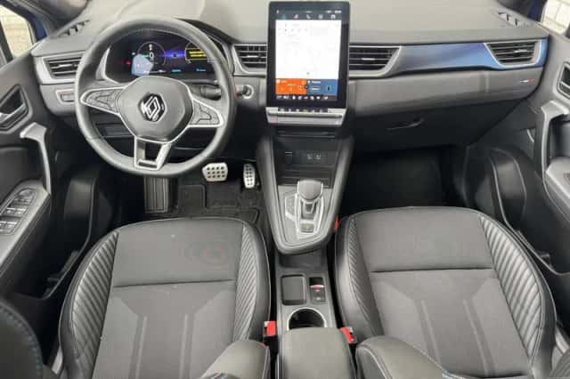 Renault Captur (2024) thumbnail 3
