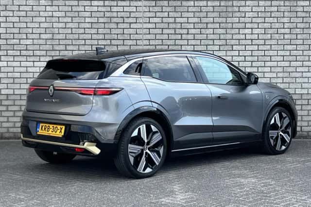 Renault Mégane E-Tech (2022) thumbnail 2