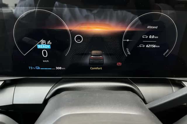 Renault Mégane E-Tech (2022) thumbnail 4