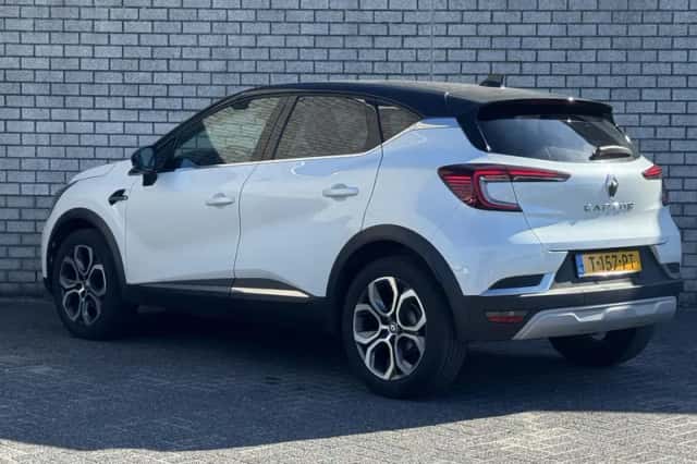 Renault Captur (2023) thumbnail 6