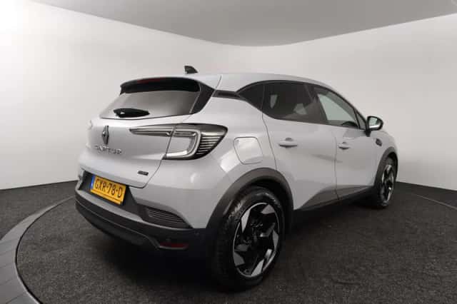 Renault Captur (2024) thumbnail 2