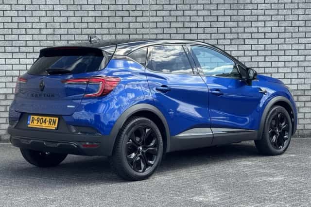 Renault Captur (2022) thumbnail 2