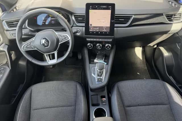 Renault Captur (2022) thumbnail 3
