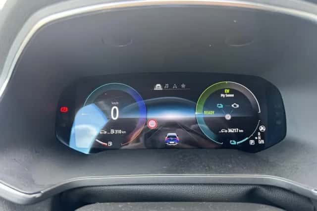 Renault Captur (2022) thumbnail 4