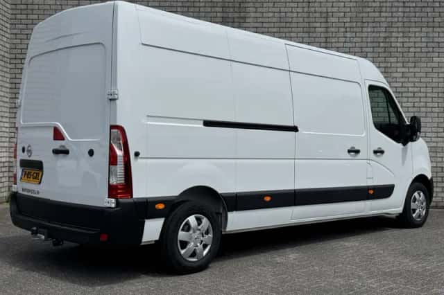 Nissan Interstar (2024) thumbnail 2
