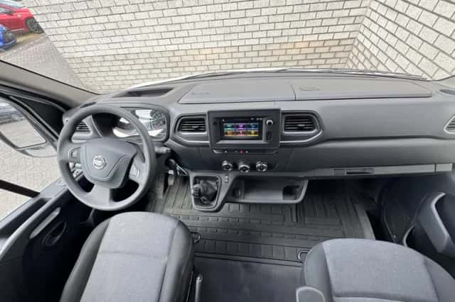 Nissan Interstar (2024) thumbnail 3