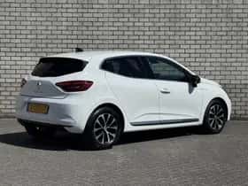 Renault Clio (2023) thumbnail 2