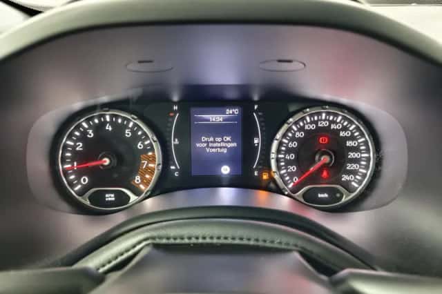 Jeep Renegade (2021) thumbnail 4