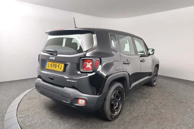Jeep Renegade (2021) thumbnail 2