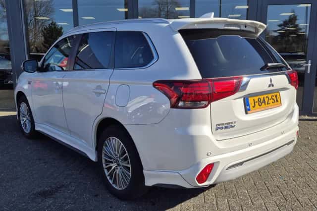 Mitsubishi Outlander (2020) thumbnail 6