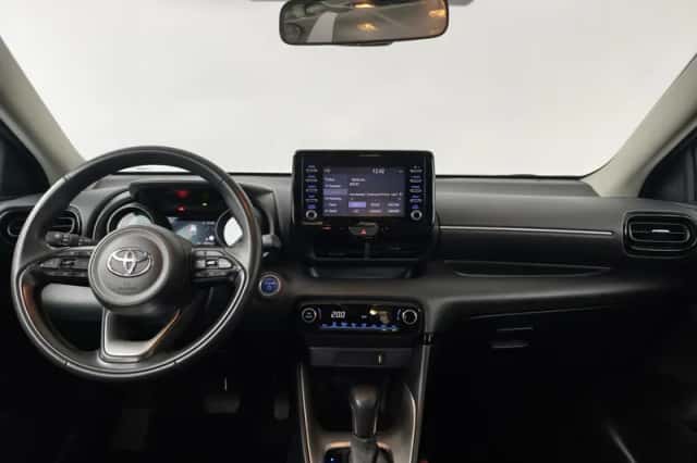 Toyota Yaris (2022) thumbnail 3