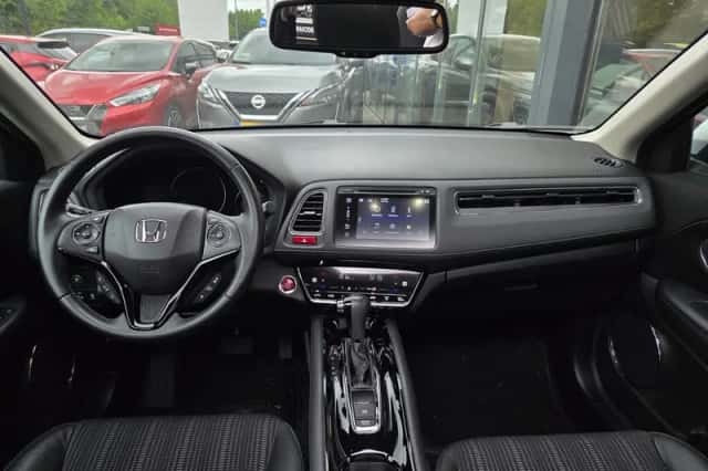 Honda HR-V (2016) thumbnail 3