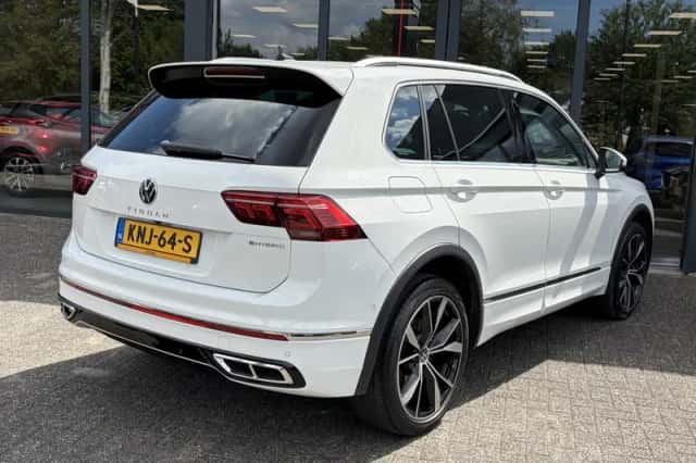 Volkswagen Tiguan (2021) thumbnail 2