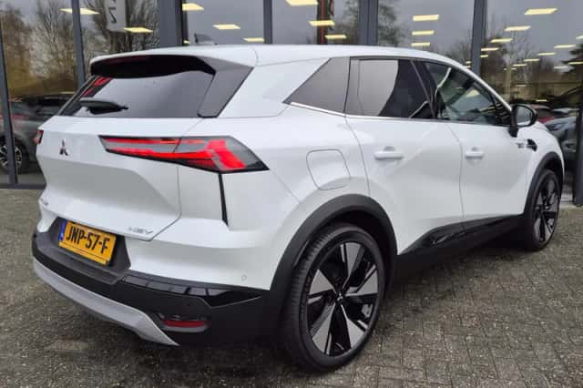 Mitsubishi Grandis (2025) thumbnail 2