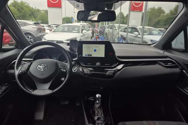 Toyota C-HR (2022) thumbnail 3