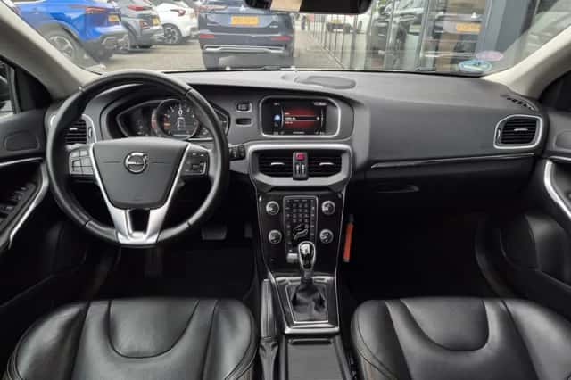 Volvo V40 (2019) thumbnail 3