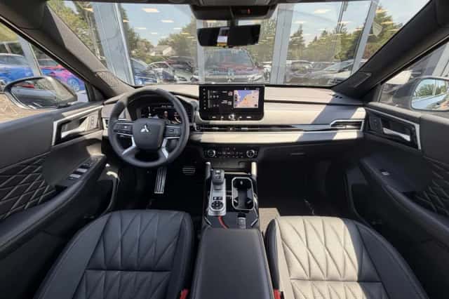 Mitsubishi Outlander (2026) thumbnail 3