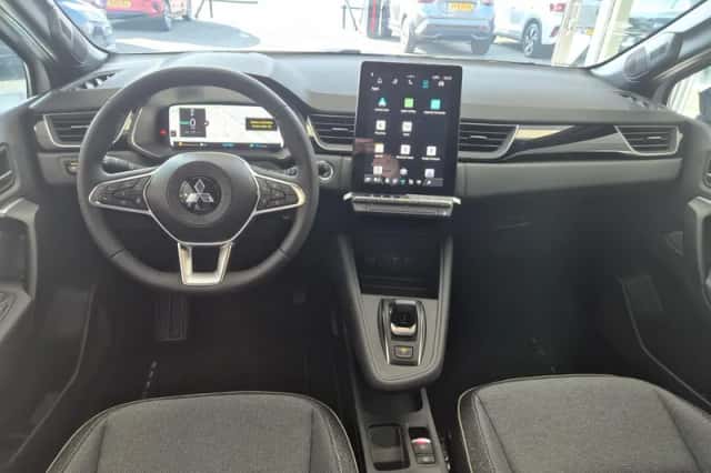 Mitsubishi Grandis (2026) thumbnail 3