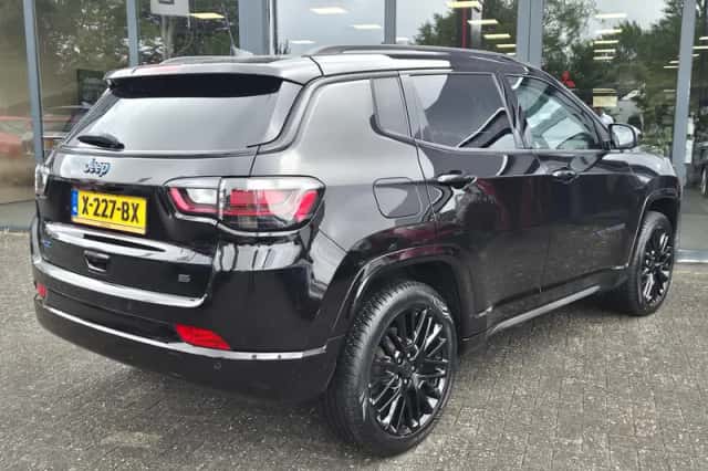Jeep Compass (2022) thumbnail 2