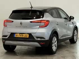 Renault Captur (2022) thumbnail 2