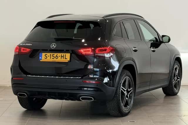 Mercedes-Benz GLA (2023) thumbnail 2
