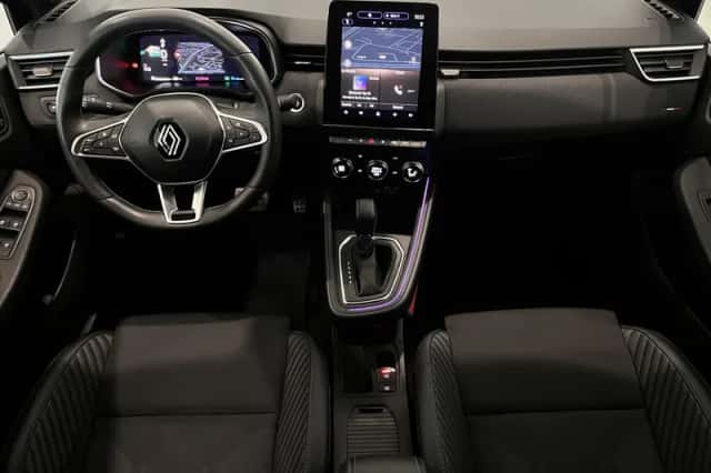 Renault Clio (2024) thumbnail 3