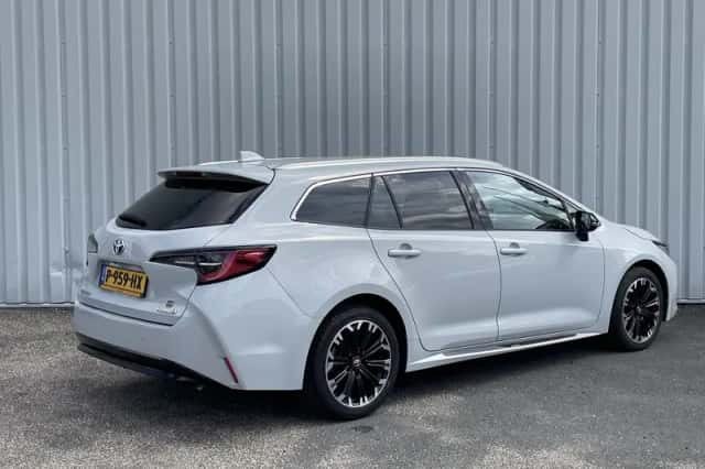 Toyota Corolla (2022) thumbnail 2