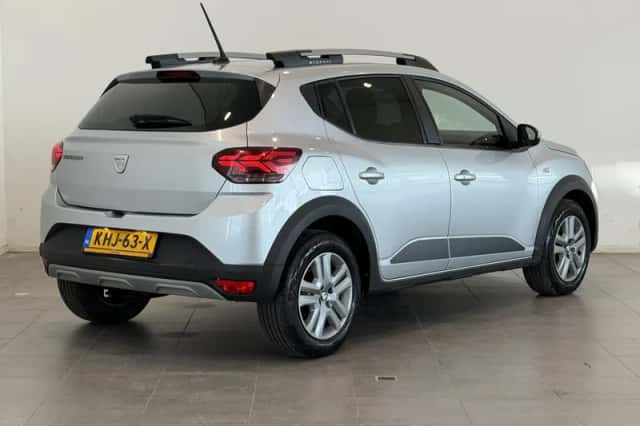 Dacia Sandero Stepway (2022) thumbnail 2