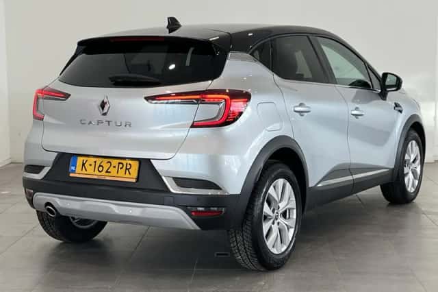 Renault Captur (2021) thumbnail 2