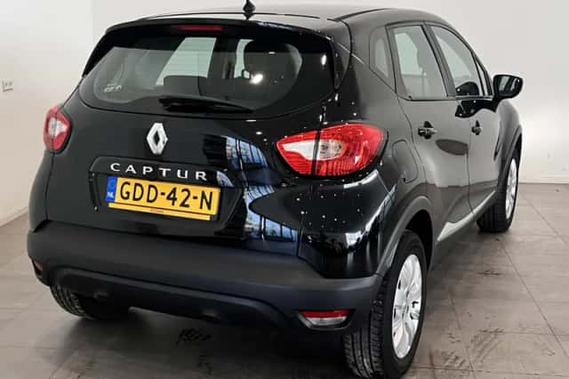Renault Captur (2017) thumbnail 2