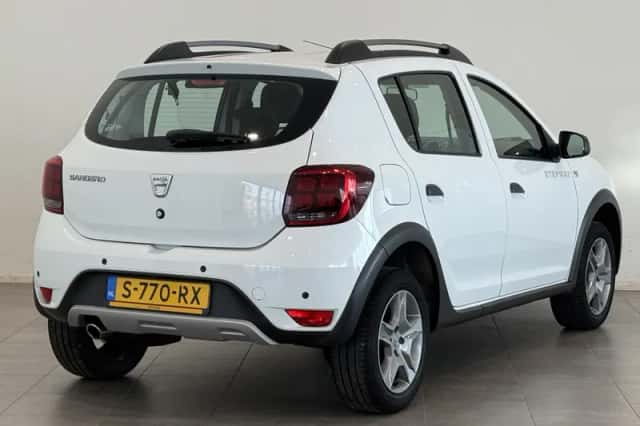 Dacia Sandero Stepway (2017) thumbnail 2