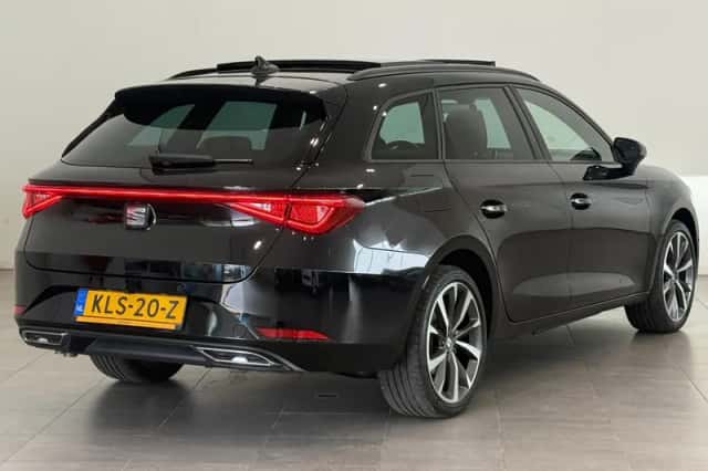 SEAT Leon (2023) thumbnail 2