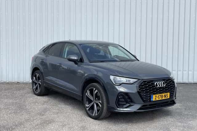 Audi Q3 (2021) thumbnail 5