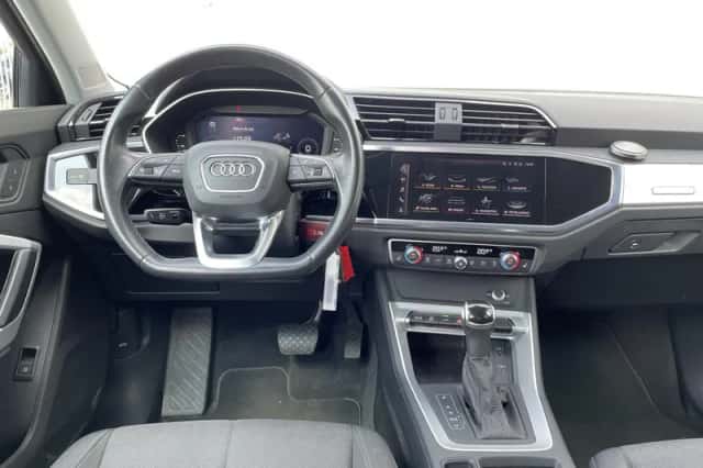 Audi Q3 (2021) thumbnail 3