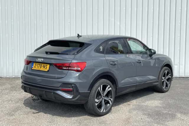 Audi Q3 (2021) thumbnail 2