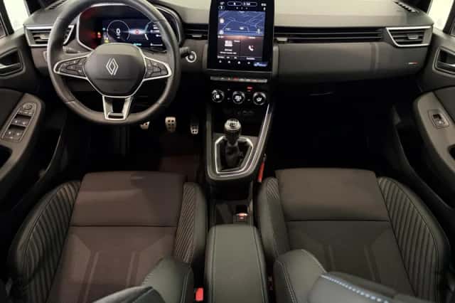 Renault Clio (2024) thumbnail 3