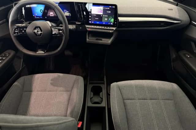 Renault Mégane E-Tech (2025) thumbnail 3