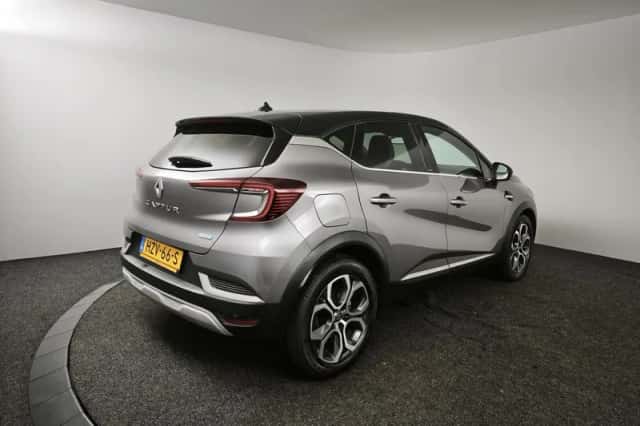 Renault Captur (2021) thumbnail 2