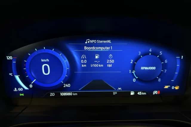 Ford Kuga (2021) thumbnail 4