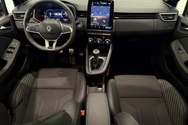 Renault Clio (2024) thumbnail 3