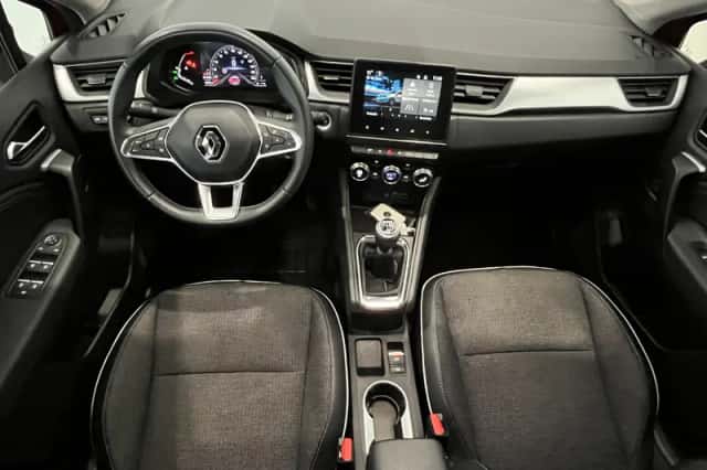 Renault Captur (2023) thumbnail 3
