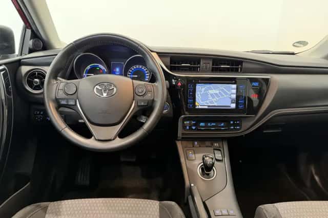 Toyota Auris (2017) thumbnail 3