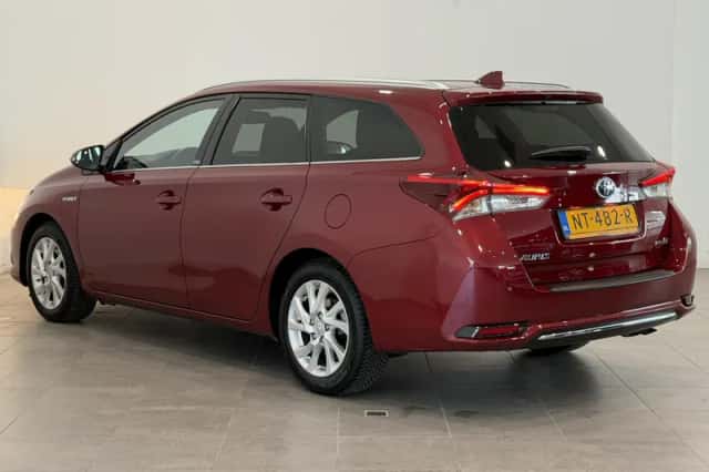 Toyota Auris (2017) thumbnail 6