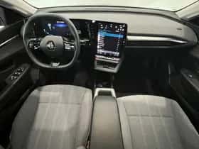 Renault Mégane E-Tech (2022) thumbnail 3