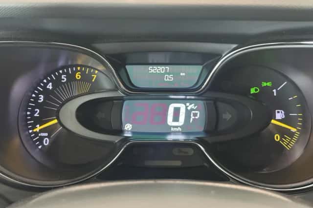 Renault Captur (2015) thumbnail 4
