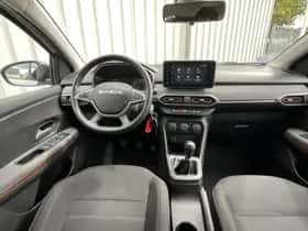 Dacia Sandero Stepway (2023) thumbnail 3