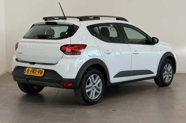 Dacia Sandero Stepway (2023) thumbnail 2