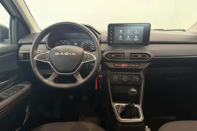 Dacia Sandero Stepway (2023) thumbnail 3